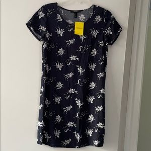 NWT floral navy t-shirt dress